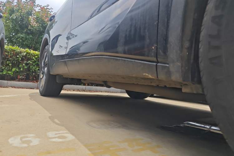 Used Venucia V DD-i 2023 110 km iE Version Right Side Sill