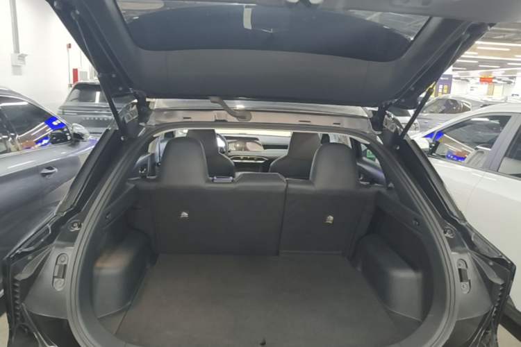 Used Venucia V DD-i 2023 110 km iE Version Trunk