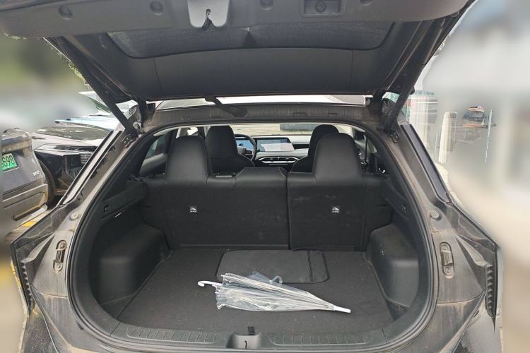 Used Venucia V DD-i 2023 110km iT Version Trunk