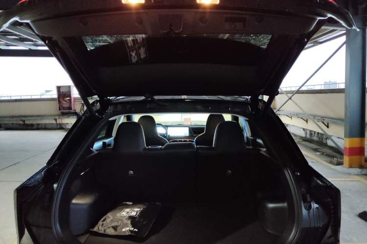 Used Venucia V DD-i 2023 110km iT Version Trunk