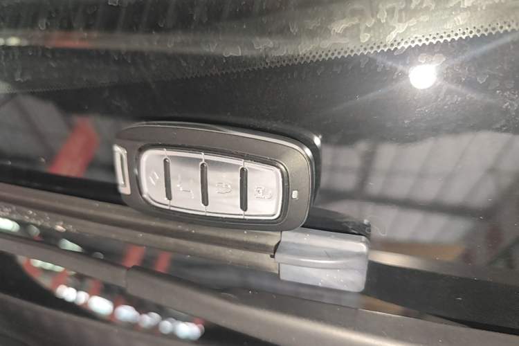 Used Venucia V DD-i 2023 110 km iE Version Vehicle Key