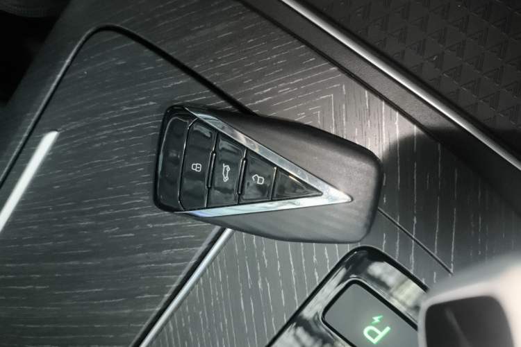 Used Venucia V DD-i 2023 60km iD Version Vehicle Key