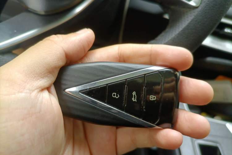 Used Venucia V DD-i 2023 110 km iE Version Vehicle Key