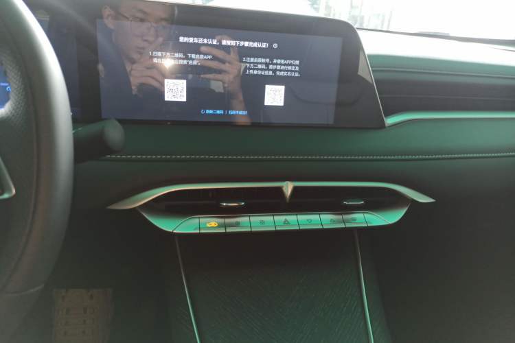 Used Venucia V DD-i 2023 60km iD Version Audio And AC Panel