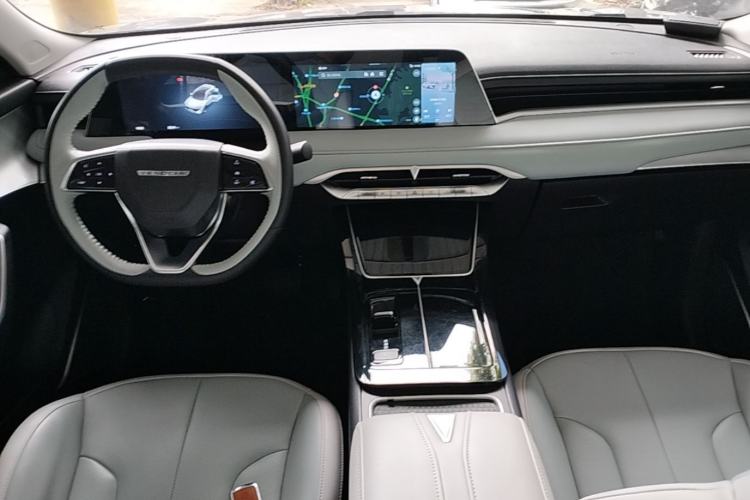 Used Venucia V DD-i 2023 110 km iE Version Center Console