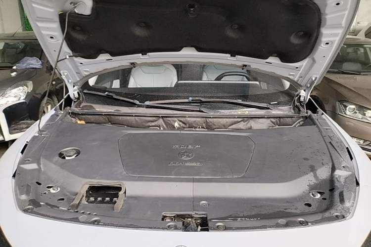 Used Venucia V DD-i 2023 110 km iE Version Engine Bay