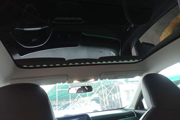 Used Venucia V DD-i 2023 60km iD Version Headliner