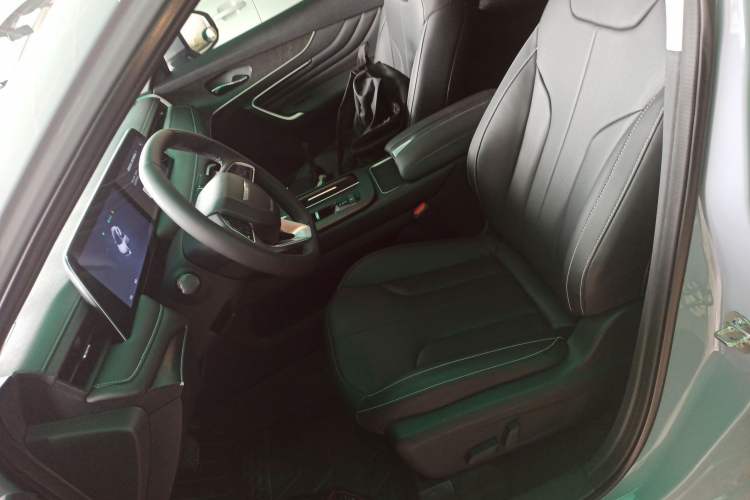 Used Venucia V DD-i 2023 60km iD Version Left Front Seat