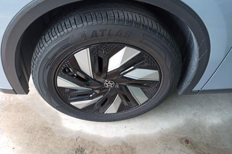 Used Venucia V DD-i 2023 60km iD Version Left Front Wheel Hub