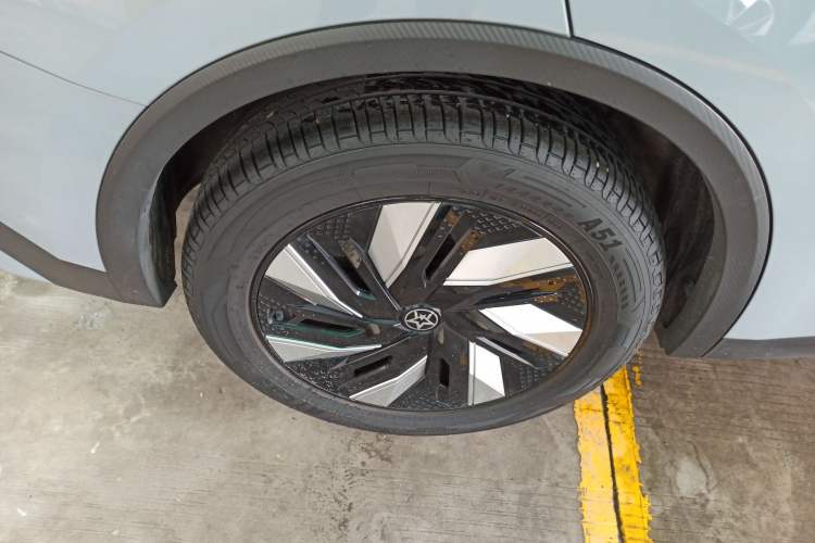 Used Venucia V DD-i 2023 60km iD Version Right Rear Wheel Hub