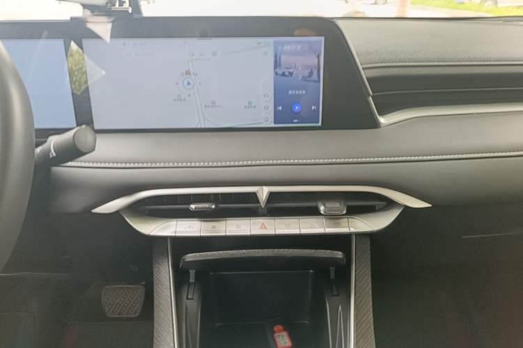 Used Venucia V DD-i 2023 110 km iE Version Audio And AC Panel