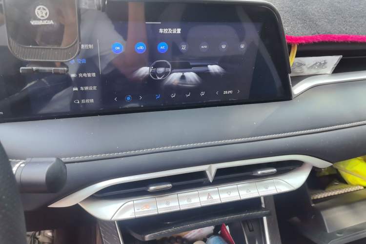 Used Venucia V DD-i 2023 110 km iE Version Audio And AC Panel
