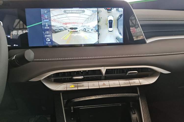 Used Venucia V DD-i 2023 60km iD Version Audio And AC Panel