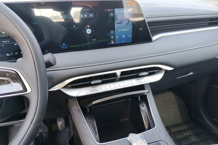 Used Venucia V DD-i 2023 110km iT Version Audio And AC Panel
