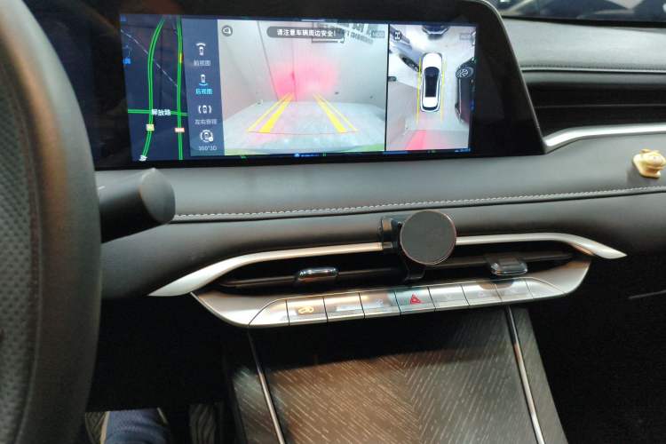 Used Venucia V DD-i 2023 110 km iE Version Audio And AC Panel
