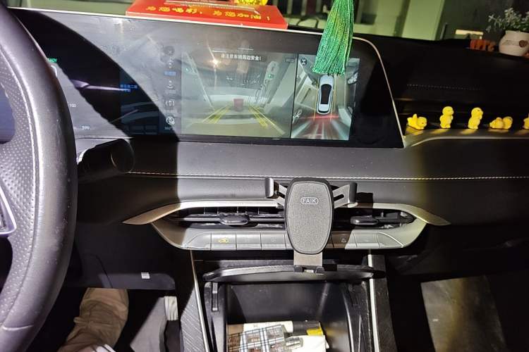 Used Venucia V DD-i 2023 60km iD Version Audio And AC Panel