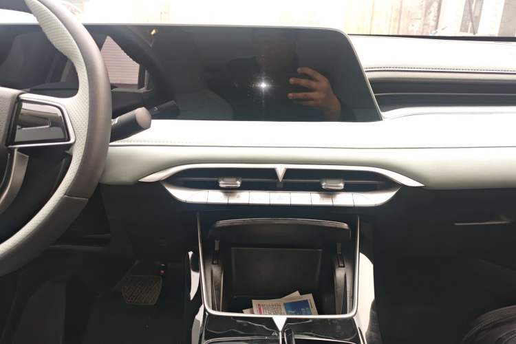 Used Venucia V DD-i 2023 110 km iE Version Audio And AC Panel