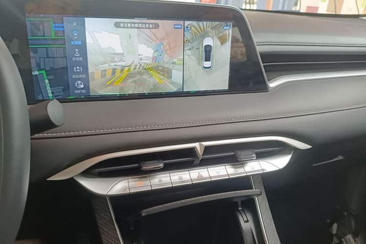 Used Venucia V DD-i 2023 60km iD Version Audio And AC Panel