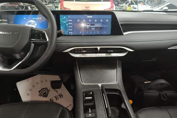 Used Venucia V DD-i 2023 60km iD Version Audio And AC Panel