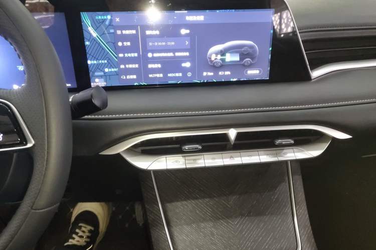 Used Venucia V DD-i 2023 60km iD Version Audio And AC Panel