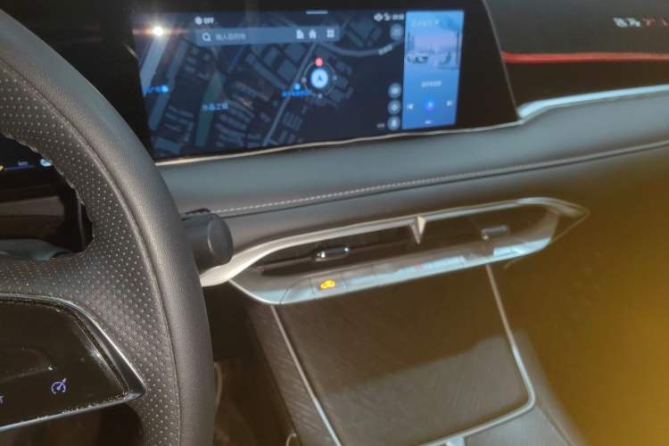 Used Venucia V DD-i 2023 60km iD Version Audio And AC Panel