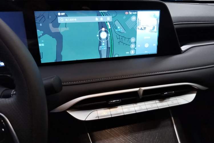Used Venucia V DD-i 2023 60km iD Version Audio And AC Panel
