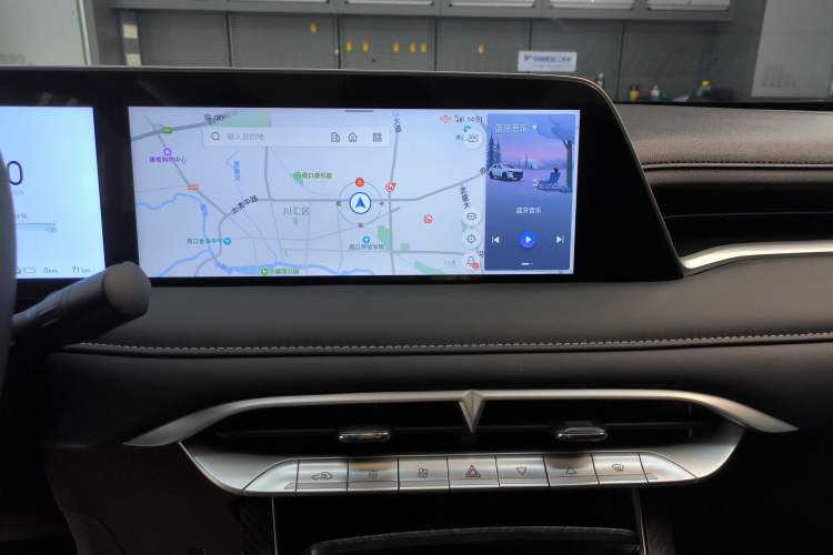 Used Venucia V DD-i 2023 60km iD Version Audio And AC Panel
