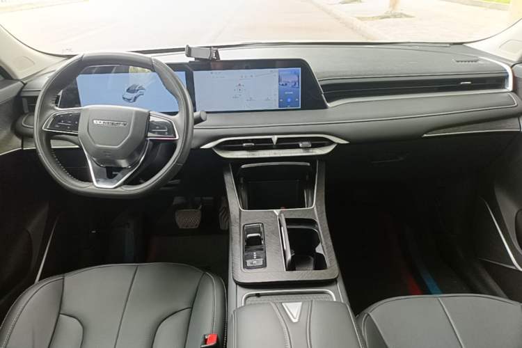 Used Venucia V DD-i 2023 110 km iE Version Center Console