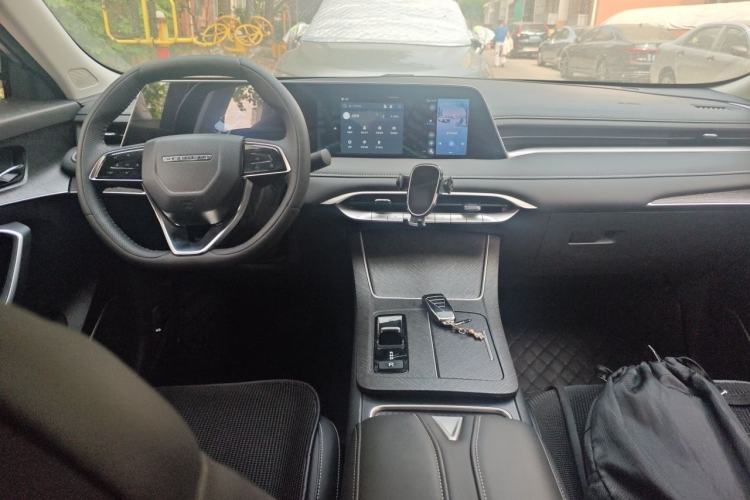 Used Venucia V DD-i 2023 110 km iE Version Center Console