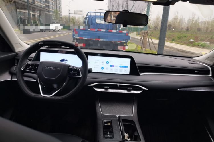 Used Venucia V DD-i 2023 60km iD Version Center Console