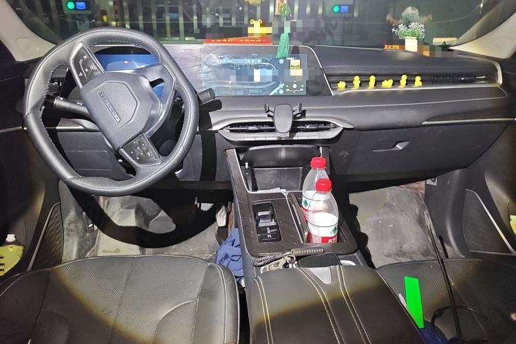Used Venucia V DD-i 2023 60km iD Version Center Console