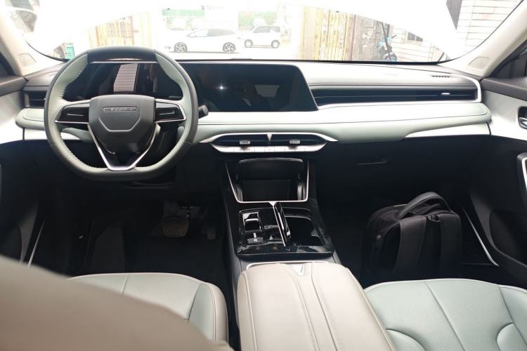 Used Venucia V DD-i 2023 110 km iE Version Center Console