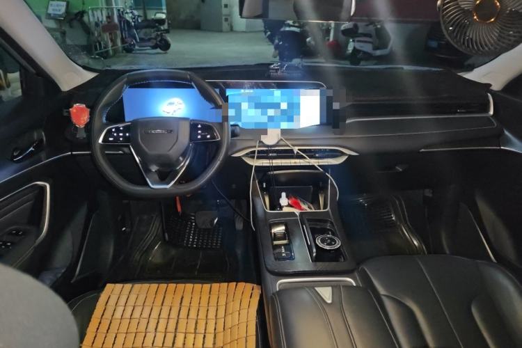 Used Venucia V DD-i 2023 110 km iE Version Center Console