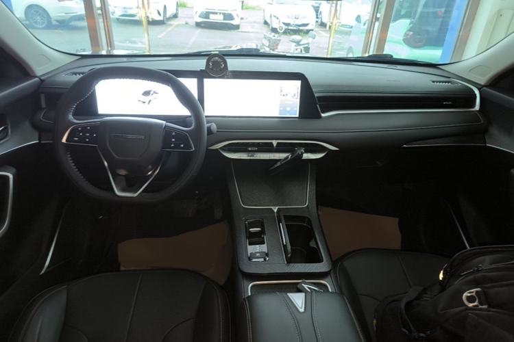 Used Venucia V DD-i 2023 110 km iE Version Center Console