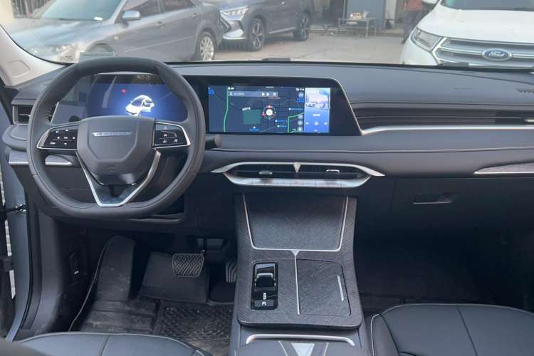 Used Venucia V DD-i 2023 110 km iE Version Center Console