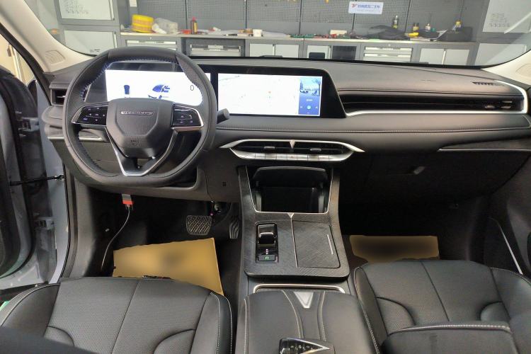 Used Venucia V DD-i 2023 60km iD Version Center Console