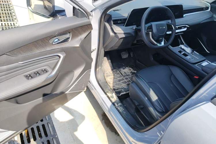 Used Venucia V DD-i 2023 110km iT Version Driver Seat