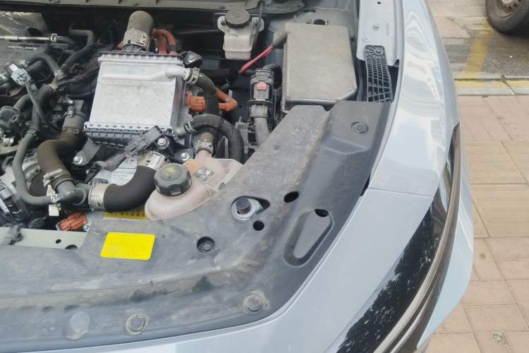 Used Venucia V DD-i 2023 60km iD Version Engine Bay Left