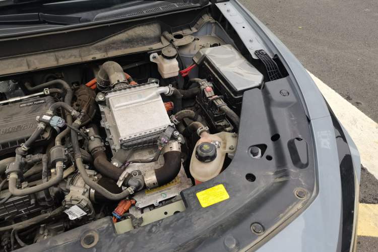 Used Venucia V DD-i 2023 60km iD Version Engine Bay Left