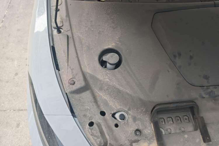Used Venucia V DD-i 2023 110 km iE Version Engine Bay Right