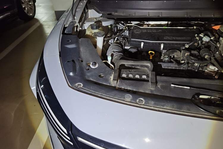Used Venucia V DD-i 2023 60km iD Version Engine Bay Right