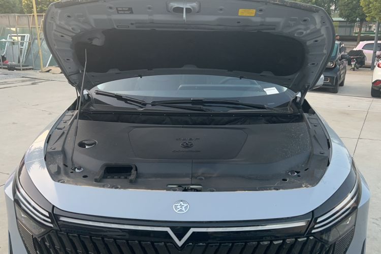 Used Venucia V DD-i 2023 110 km iE Version Engine Bay