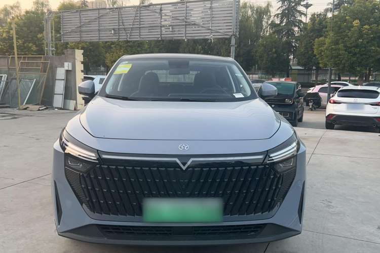 Used Venucia V DD-i 2023 110 km iE Version Front