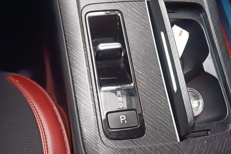 Used Venucia V DD-i 2023 60km iD Version Gear Lever