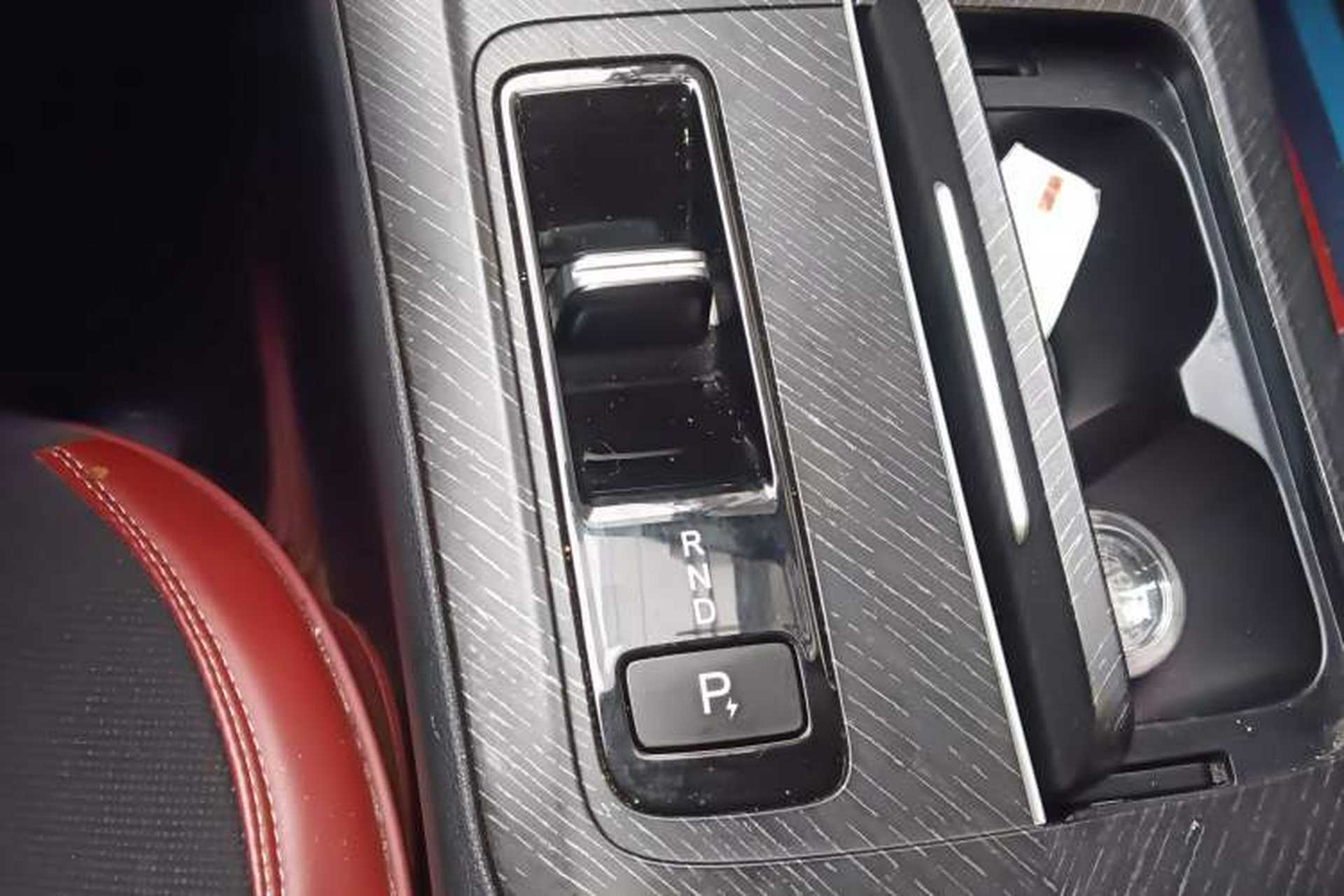 Used Venucia V DD-i 2023 60km iD Version Gear Lever