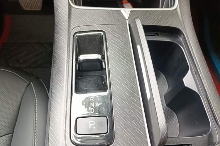 Used Venucia V DD-i 2023 110 km iE Version Gear Lever