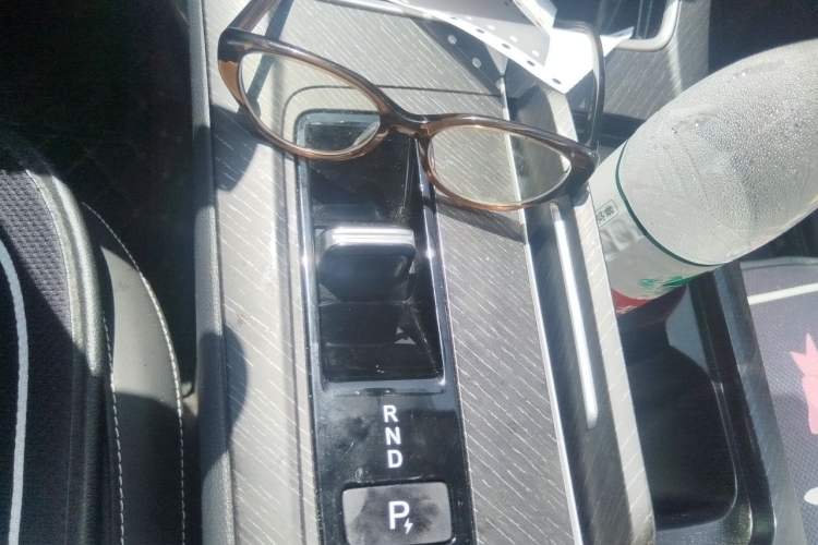Used Venucia V DD-i 2023 60km iD Version Gear Lever