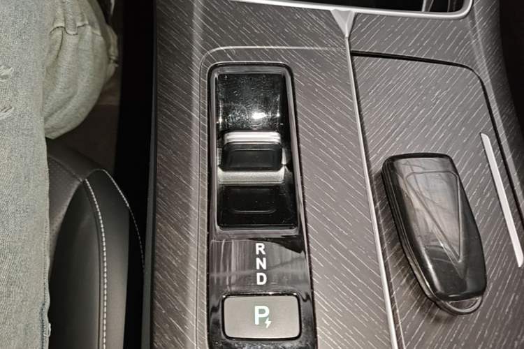 Used Venucia V DD-i 2023 60km iD Version Gear Lever