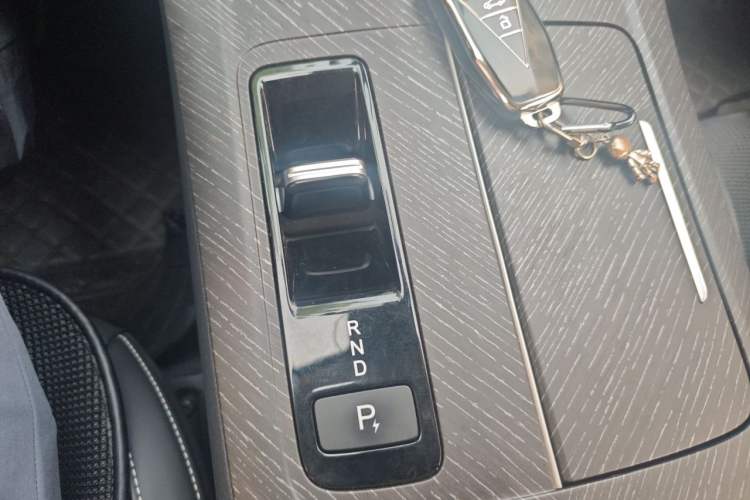 Used Venucia V DD-i 2023 110 km iE Version Gear Lever