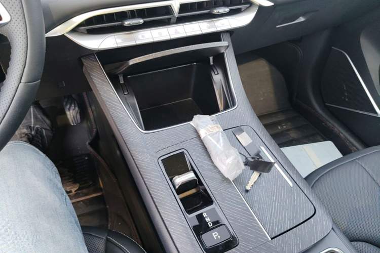 Used Venucia V DD-i 2023 110km iT Version Gear Lever